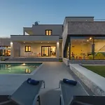 Anni Villa